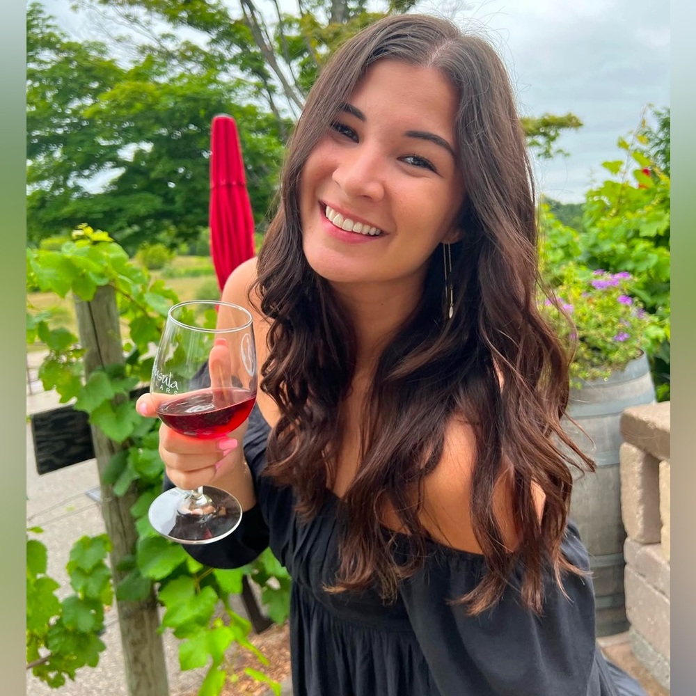 Meet your Posher, Alexis